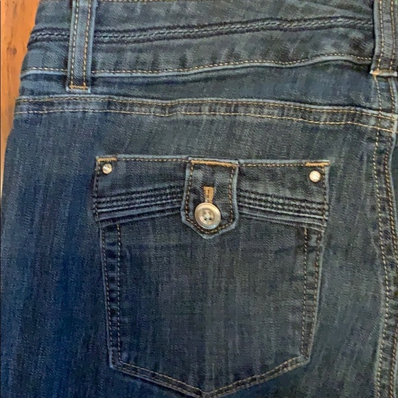 White House Black Market  Flare leg Size 4 short - Picture 5 of 7